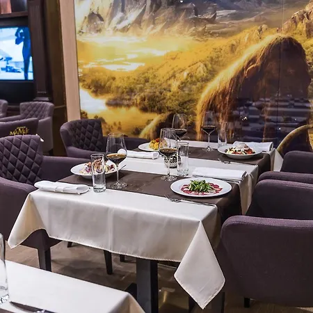 Mamut Aparthotel 4*